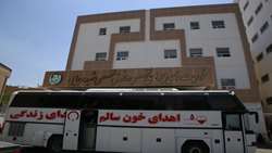 استقرار اتوبوس سیار سازمان انتقال خون در بیمارستان امتیاز و فوریت های جراحی شهید رجایی 