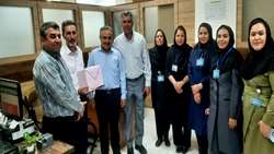 حضور مدیر بیمارستان به همراه جمعی از همکاران در بخش منابع انسانی این مرکز و عرض تبریک و تهنیت به کارکنان بخش  منابع انسانی 