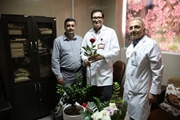 حضور رییس ، مدیر و مدیر دفتر پرستاری در بخش های درمانی این مرکز و عرض تبریک و تهنیت به پزشکان