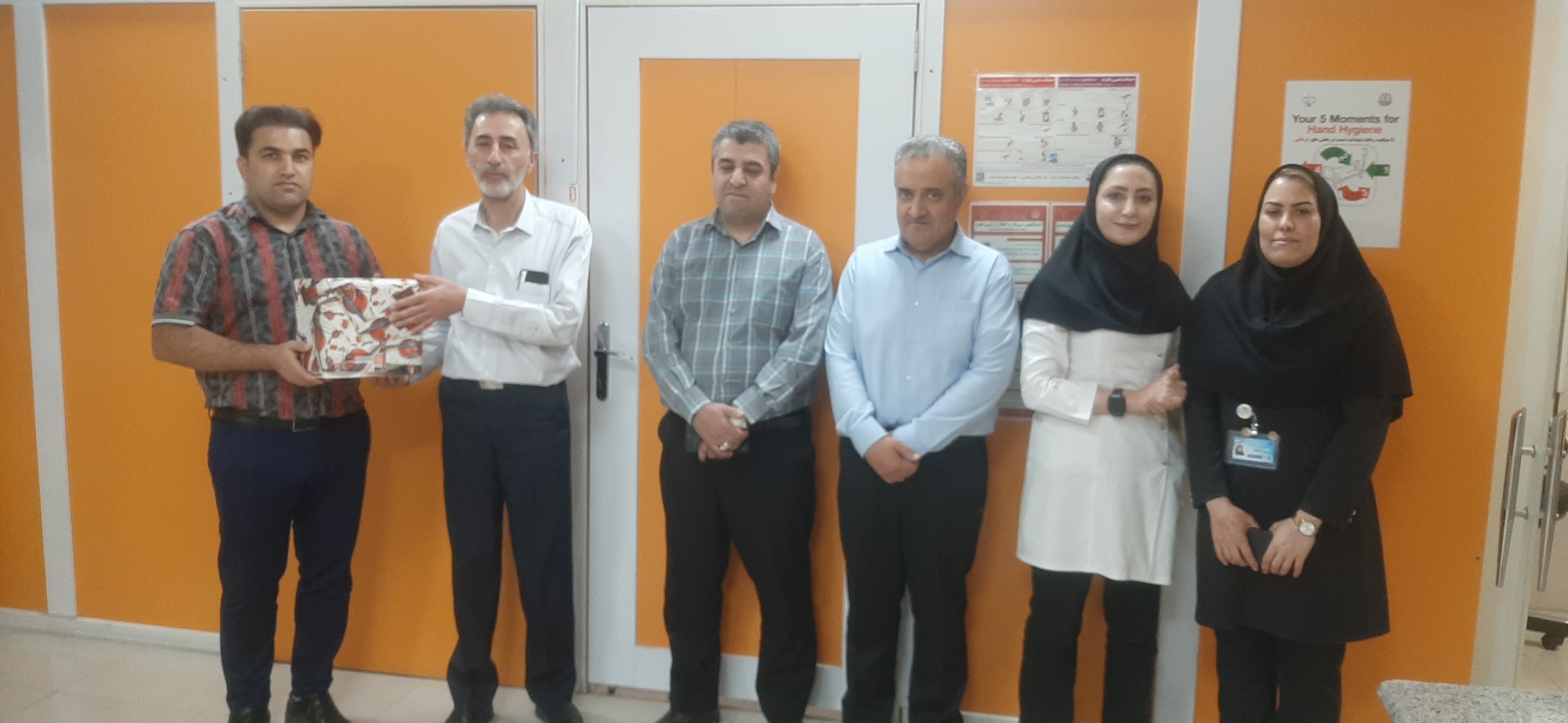 به مناسبت روز دندانپزشکی در بیمارستان امتیاز و فوربیت های جراحی شهید رجایی انجام شد 